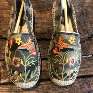 NEW Johnny Was Camo Embroidered Espadrille Shoes 8